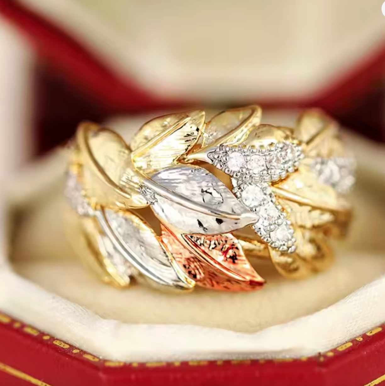 Three-Tone Leaf Design Finger Ring