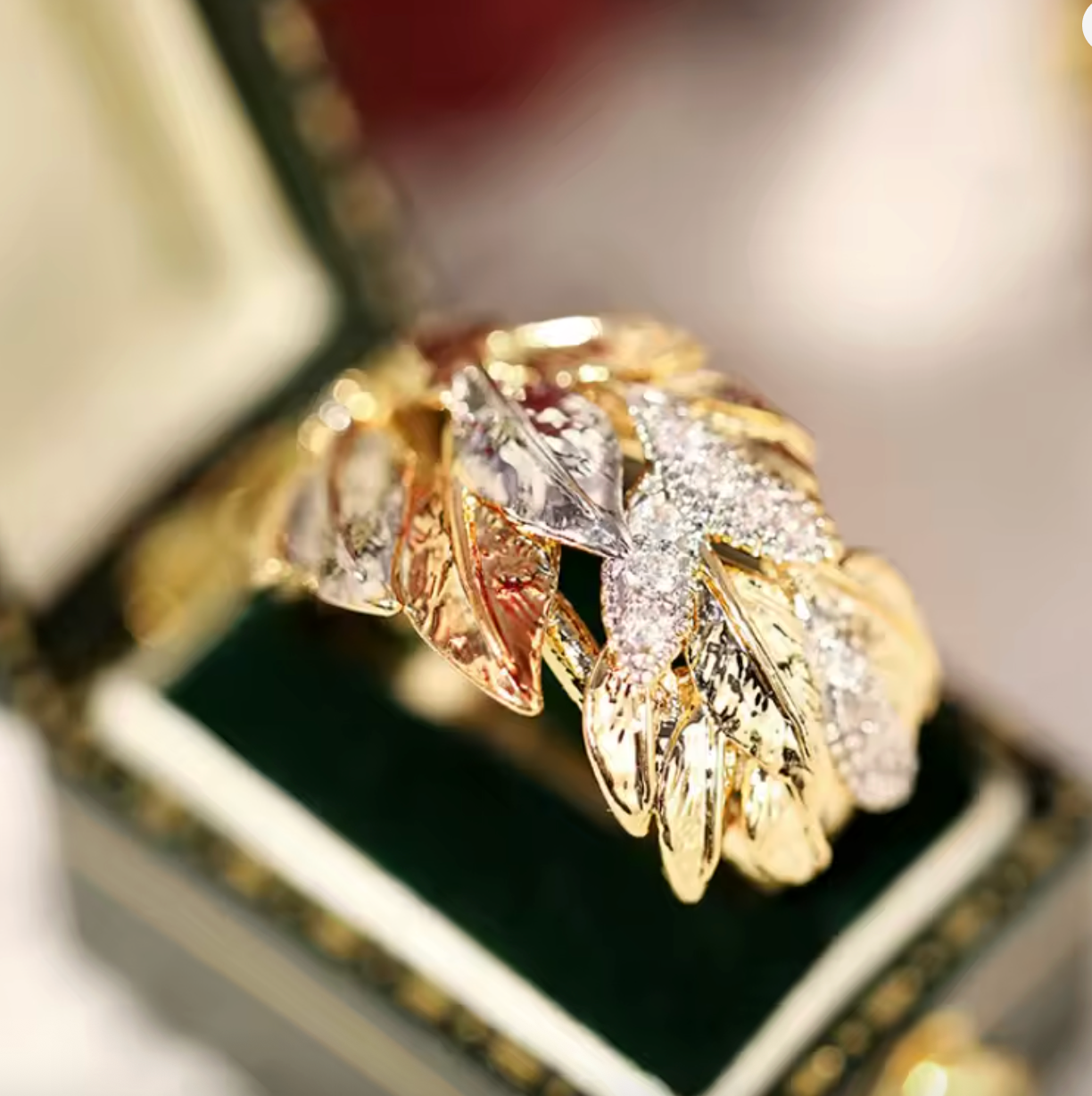 Three-Tone Leaf Design Finger Ring